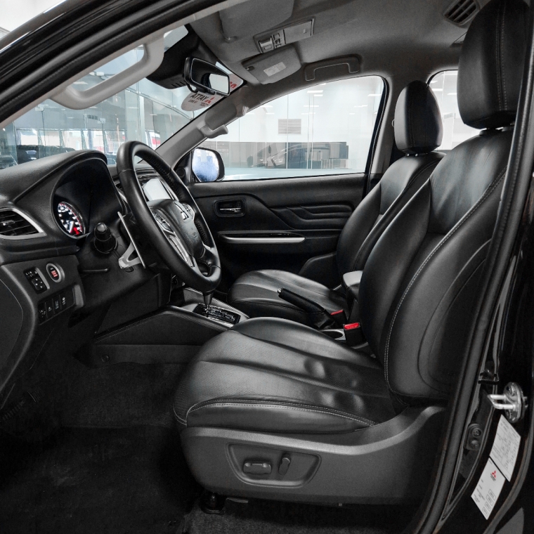 Mitsubishi-L200 TRITON-2.4 16V TURBO DIESEL SPORT HPE-S CD 4P 4X4 AUTOMÁTICO