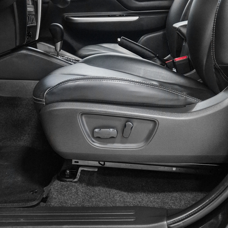 Mitsubishi-L200 TRITON-2.4 16V TURBO DIESEL SPORT HPE-S CD 4P 4X4 AUTOMÁTICO