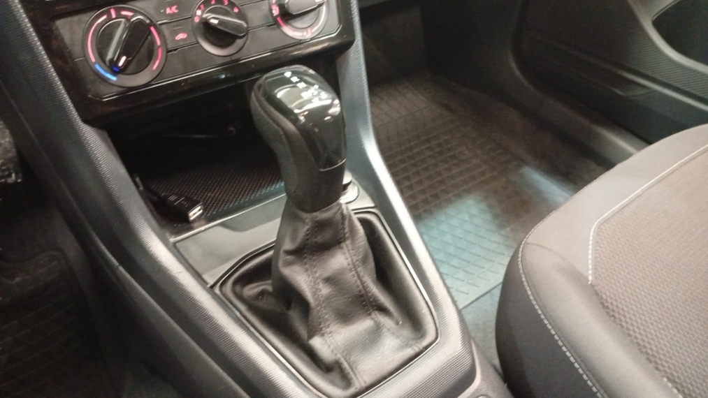 VW - Volkswagen-T-CROSS-1.0 200 TSI TOTAL FLEX SENSE AUTOMÁTICO