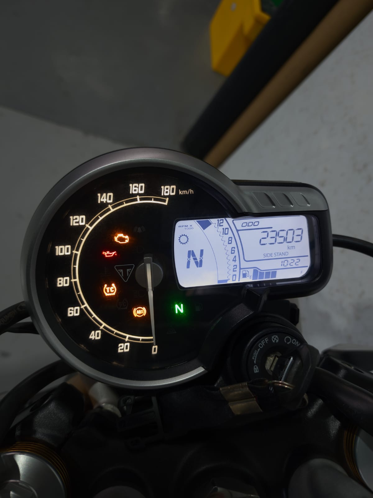 TRIUMPH-SCRAMBLER-SCRAMBLER 400X