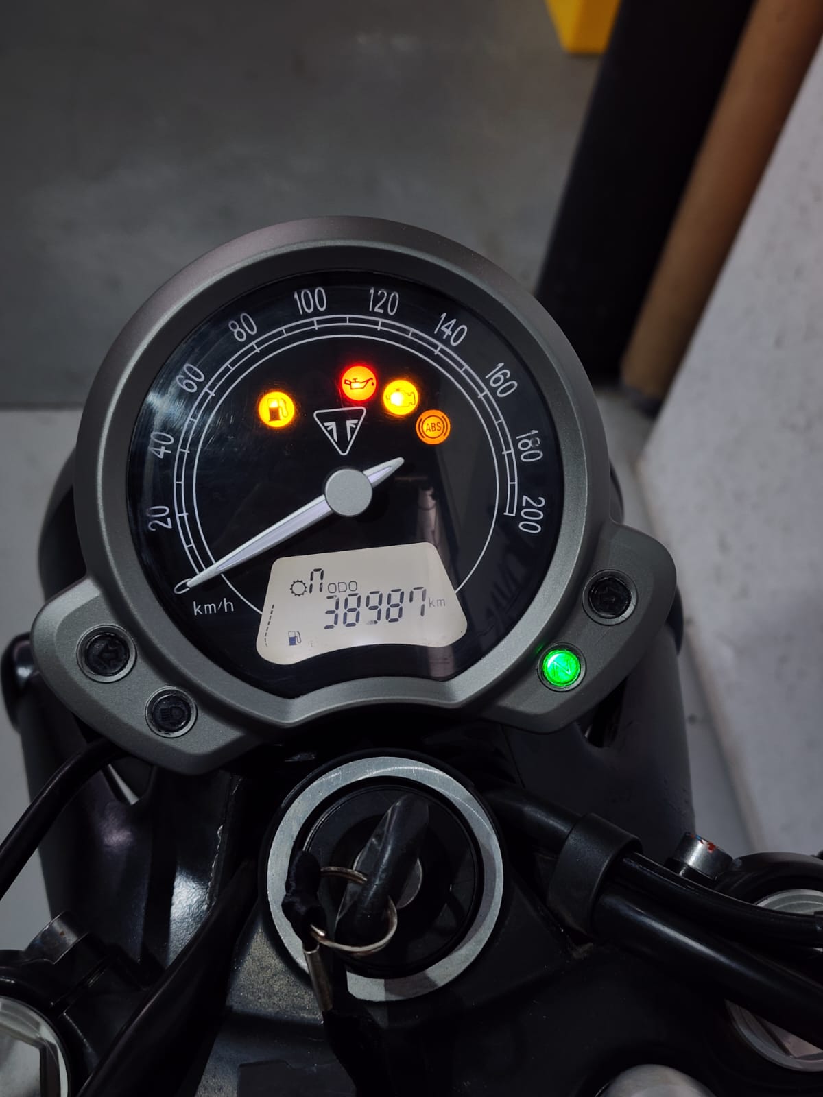 TRIUMPH-STREET-STREET  TWIN 900cc