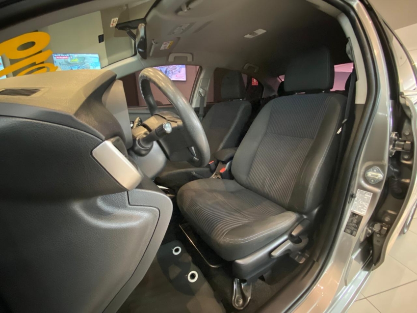 Toyota-YARIS-1.5 16V FLEX SEDAN XL PLUS TECH MULTIDRIVE