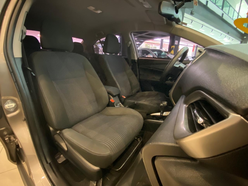 Toyota-YARIS-1.5 16V FLEX SEDAN XL PLUS TECH MULTIDRIVE