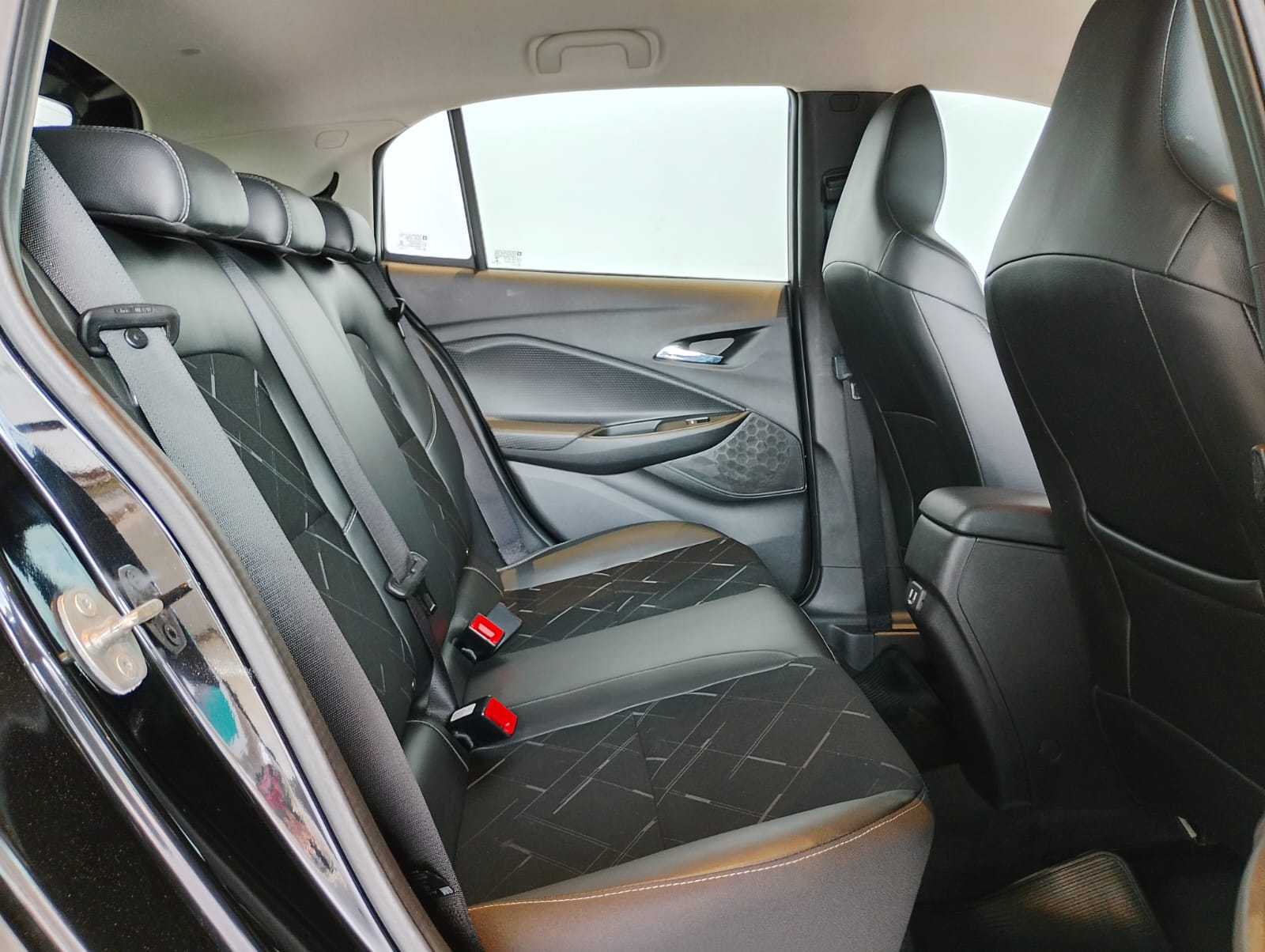 GM - Chevrolet-ONIX-ONIX HATCH PREM. 1.0 12V TB Flex 5p Aut.