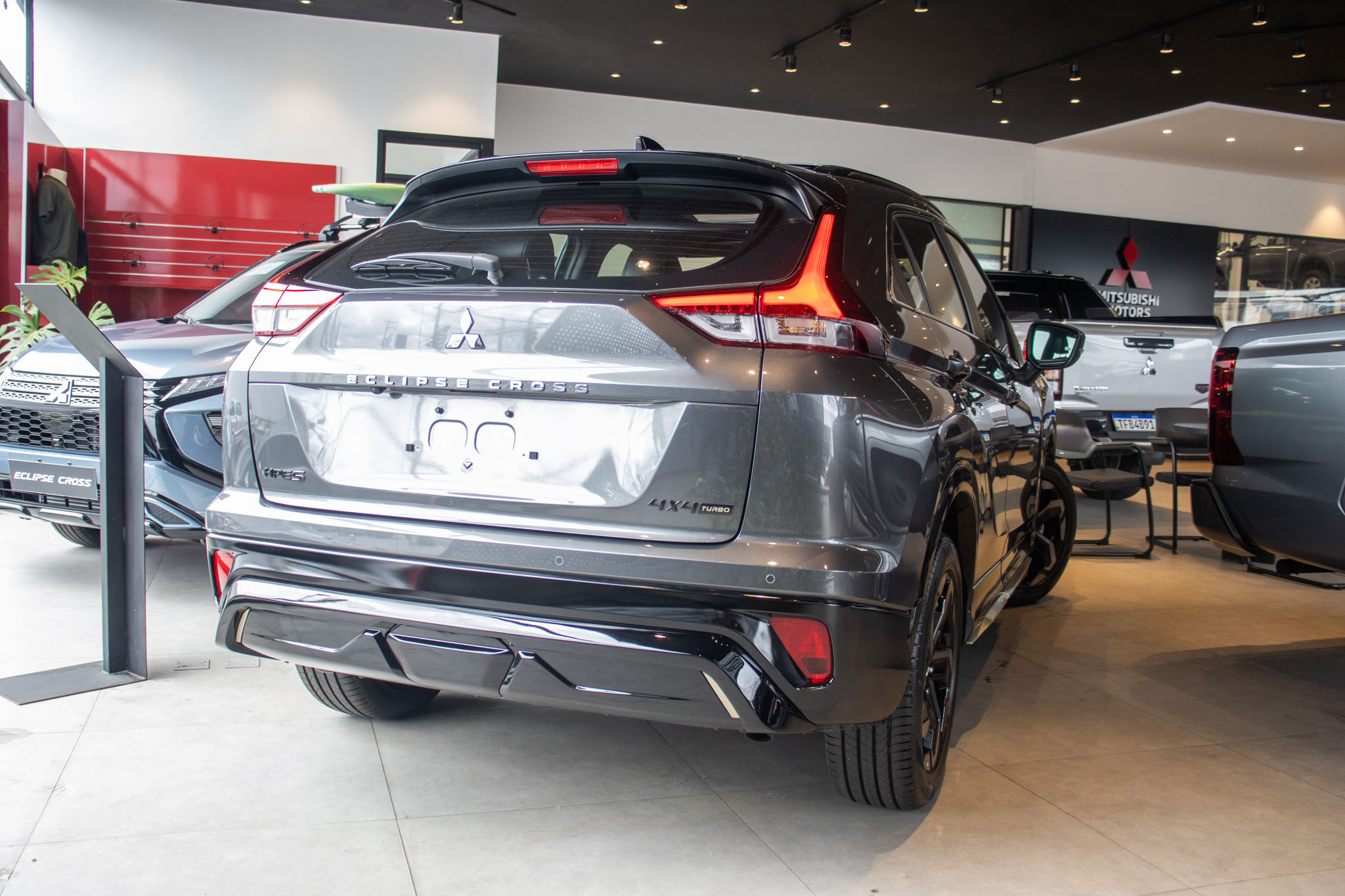 Mitsubishi-ECLIPSE CROSS-Eclipse Cross HPE-S Black 1.5 16V AWC TB 165cv Aut