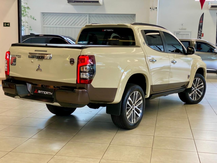 Mitsubishi-L200 TRITON-2.4 16V TURBO DIESEL SPORT HPE-S TERRA CD 4P 4X4 AUTOMÁTICO