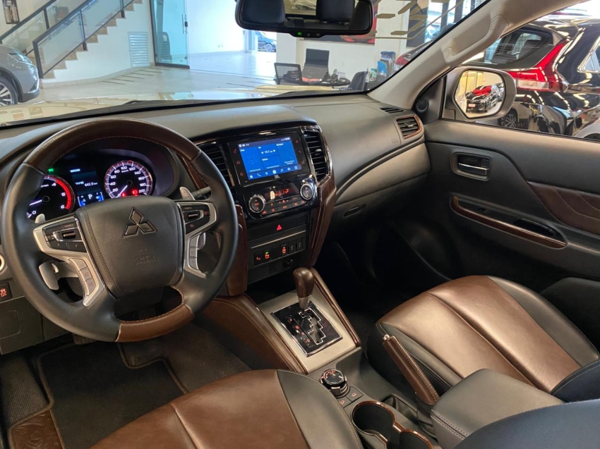 Mitsubishi-L200 TRITON-2.4 16V TURBO DIESEL SPORT HPE-S TERRA CD 4P 4X4 AUTOMÁTICO