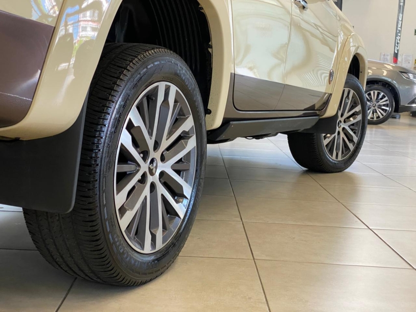 Mitsubishi-L200 TRITON-2.4 16V TURBO DIESEL SPORT HPE-S TERRA CD 4P 4X4 AUTOMÁTICO