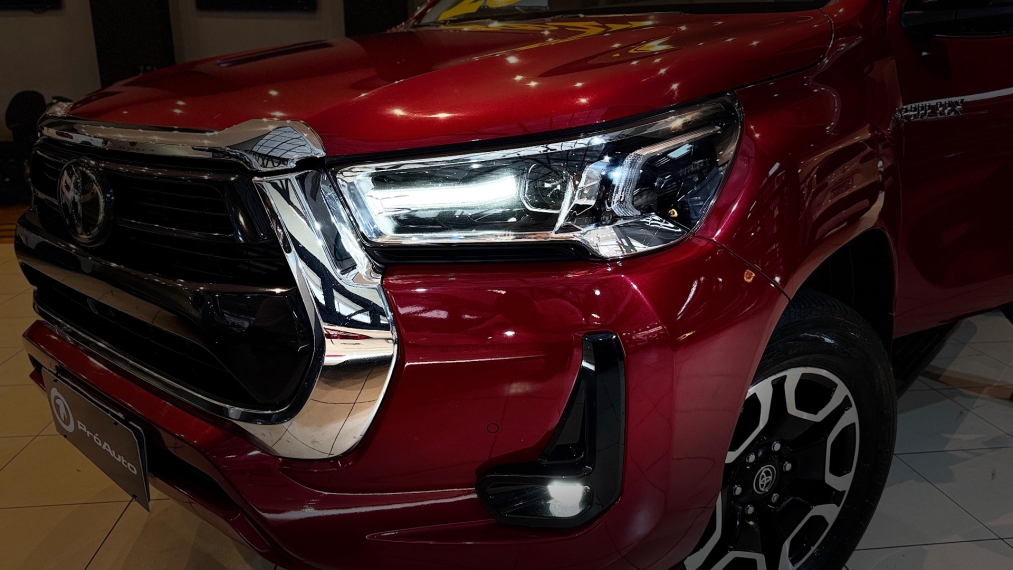 Toyota-HILUX-2.8 D-4D TURBO DIESEL CD SRX 4X4 AUTOMÁTICO