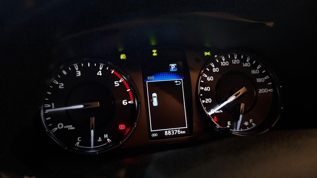 Toyota-HILUX-2.8 D-4D TURBO DIESEL CD SRX 4X4 AUTOMÁTICO