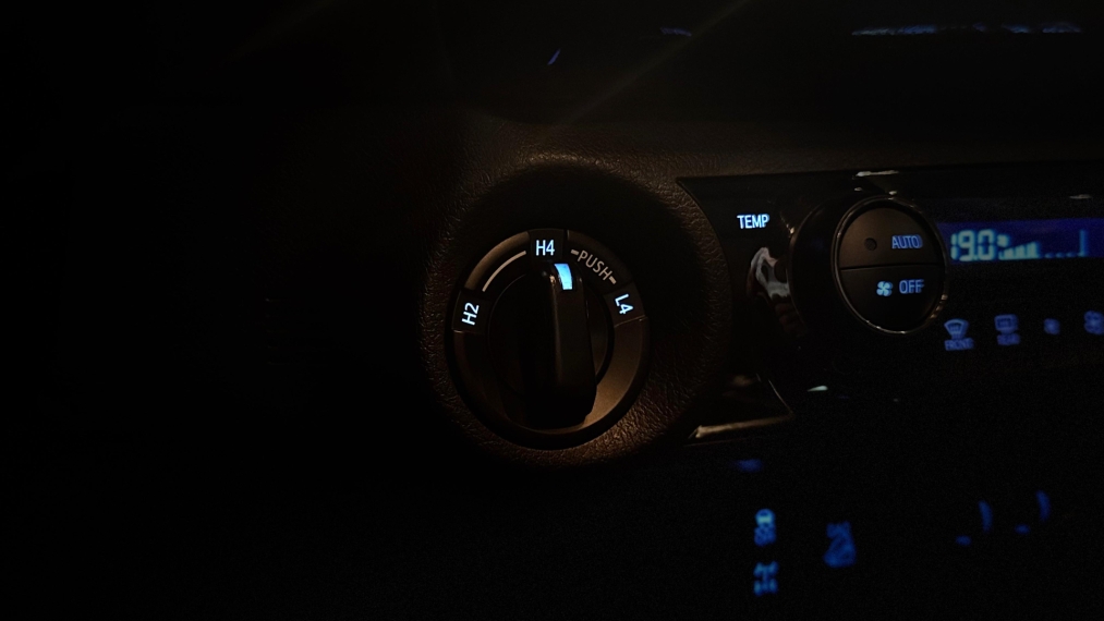 Toyota-HILUX-2.8 D-4D TURBO DIESEL CD SRX 4X4 AUTOMÁTICO