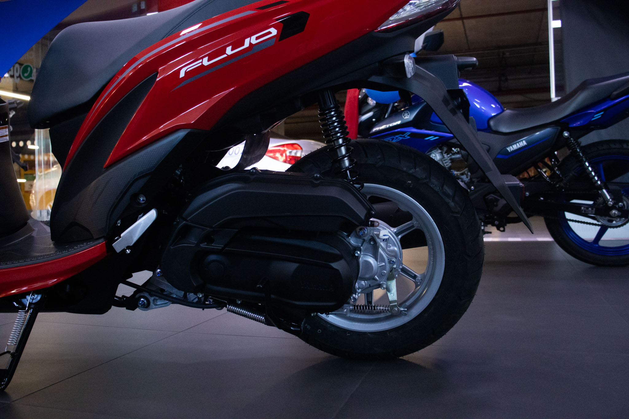 YAMAHA-FLUO-FLUO 125 CONNECTED (Híbrido)