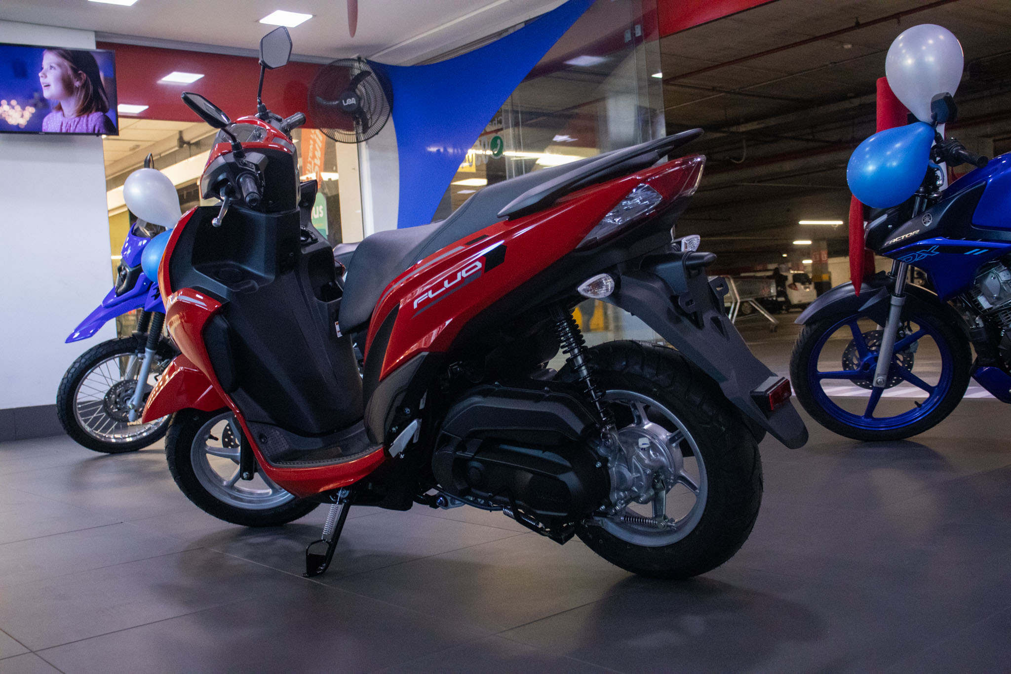 YAMAHA-FLUO-FLUO 125 CONNECTED (Híbrido)