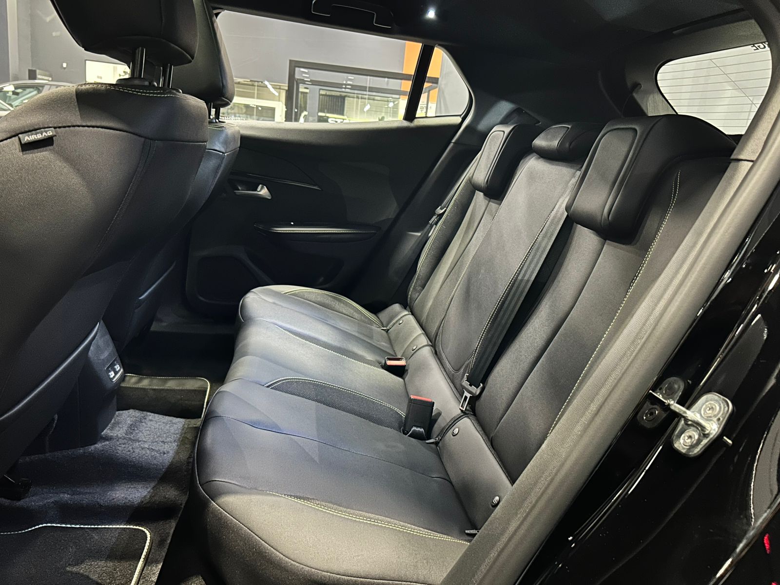 Peugeot-2008-2008 GT 1.0 Turbo Hibrido Aut.