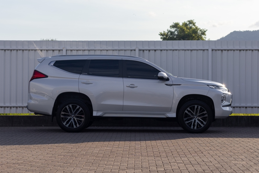 Mitsubishi-PAJERO SPORT-2.4 16V MIVEC TURBO DIESEL LEGEND AWD AUTOMÁTICO