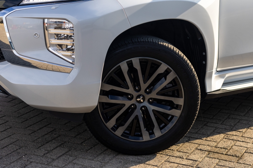 Mitsubishi-PAJERO SPORT-2.4 16V MIVEC TURBO DIESEL LEGEND AWD AUTOMÁTICO