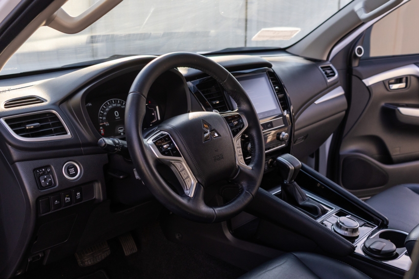 Mitsubishi-PAJERO SPORT-2.4 16V MIVEC TURBO DIESEL LEGEND AWD AUTOMÁTICO