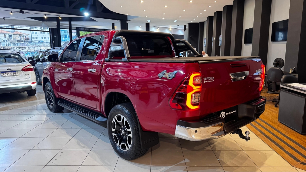 Toyota-HILUX-2.8 D-4D TURBO DIESEL CD SRX 4X4 AUTOMÁTICO