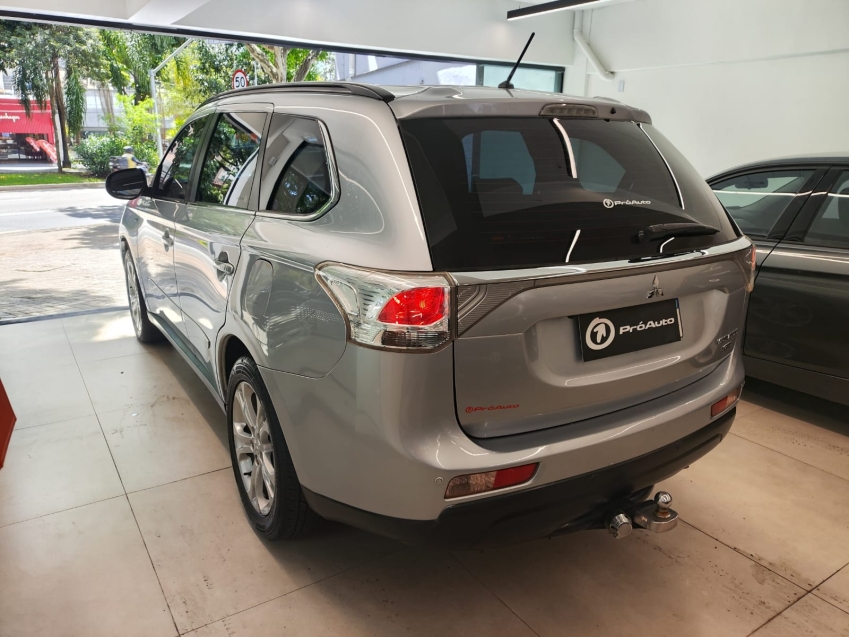 Mitsubishi-OUTLANDER-3.0 GT 4X4 V6 24V GASOLINA 4P AUTOMÁTICO