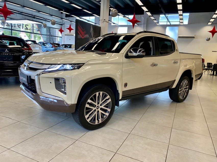 Mitsubishi-L200 TRITON-2.4 16V TURBO DIESEL SPORT HPE-S TERRA CD 4P 4X4 AUTOMÁTICO