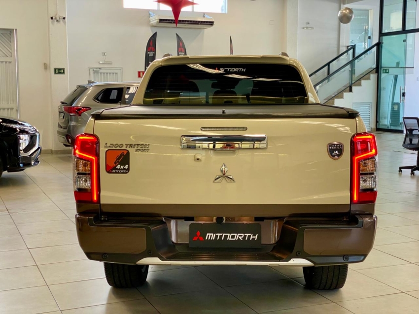 Mitsubishi-L200 TRITON-2.4 16V TURBO DIESEL SPORT HPE-S TERRA CD 4P 4X4 AUTOMÁTICO