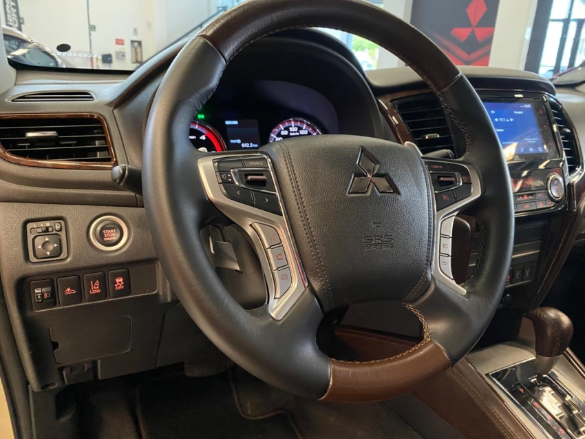 Mitsubishi-L200 TRITON-2.4 16V TURBO DIESEL SPORT HPE-S TERRA CD 4P 4X4 AUTOMÁTICO