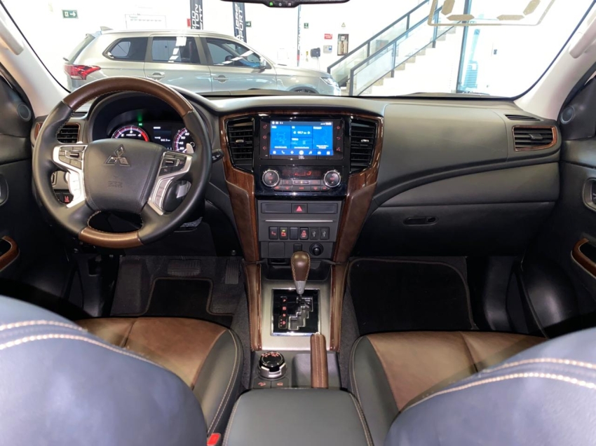 Mitsubishi-L200 TRITON-2.4 16V TURBO DIESEL SPORT HPE-S TERRA CD 4P 4X4 AUTOMÁTICO