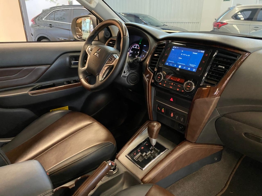 Mitsubishi-L200 TRITON-2.4 16V TURBO DIESEL SPORT HPE-S TERRA CD 4P 4X4 AUTOMÁTICO