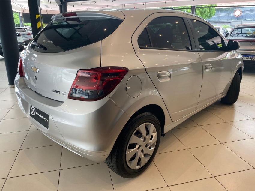 GM - Chevrolet-ONIX-1.4 MPFI LT 8V FLEX 4P MANUAL