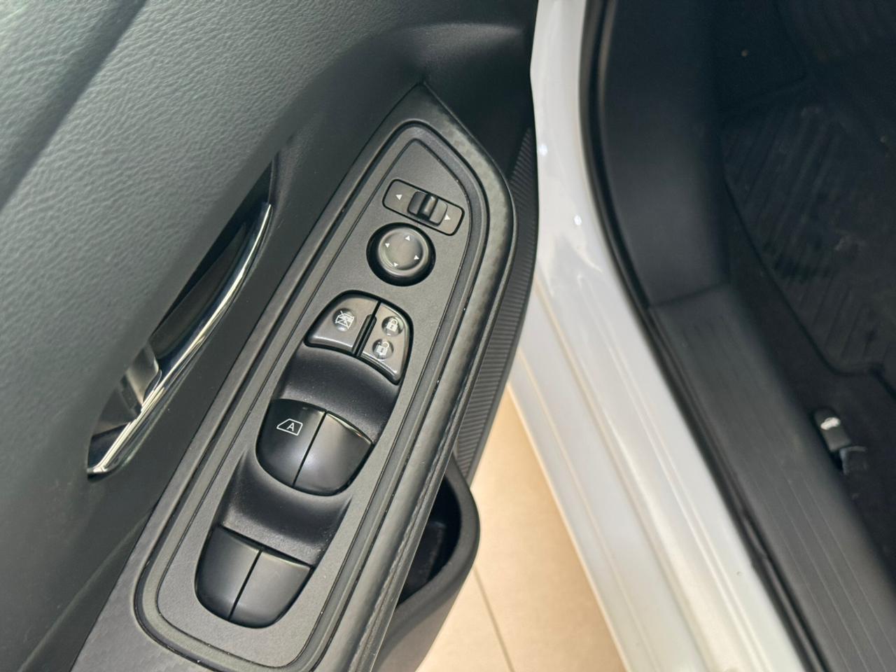 Nissan-VERSA-VERSA Advance 1.6 16V Flex Aut.