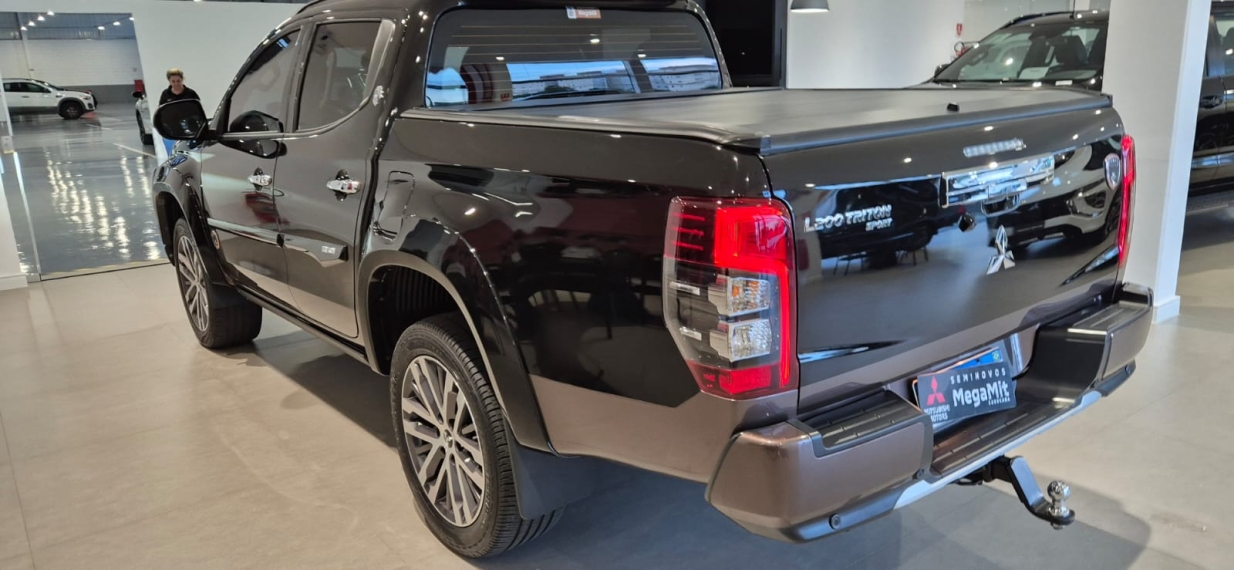 Mitsubishi-L200 TRITON-2.4 16V TURBO DIESEL SPORT HPE-S TERRA CD 4P 4X4 AUTOMÁTICO