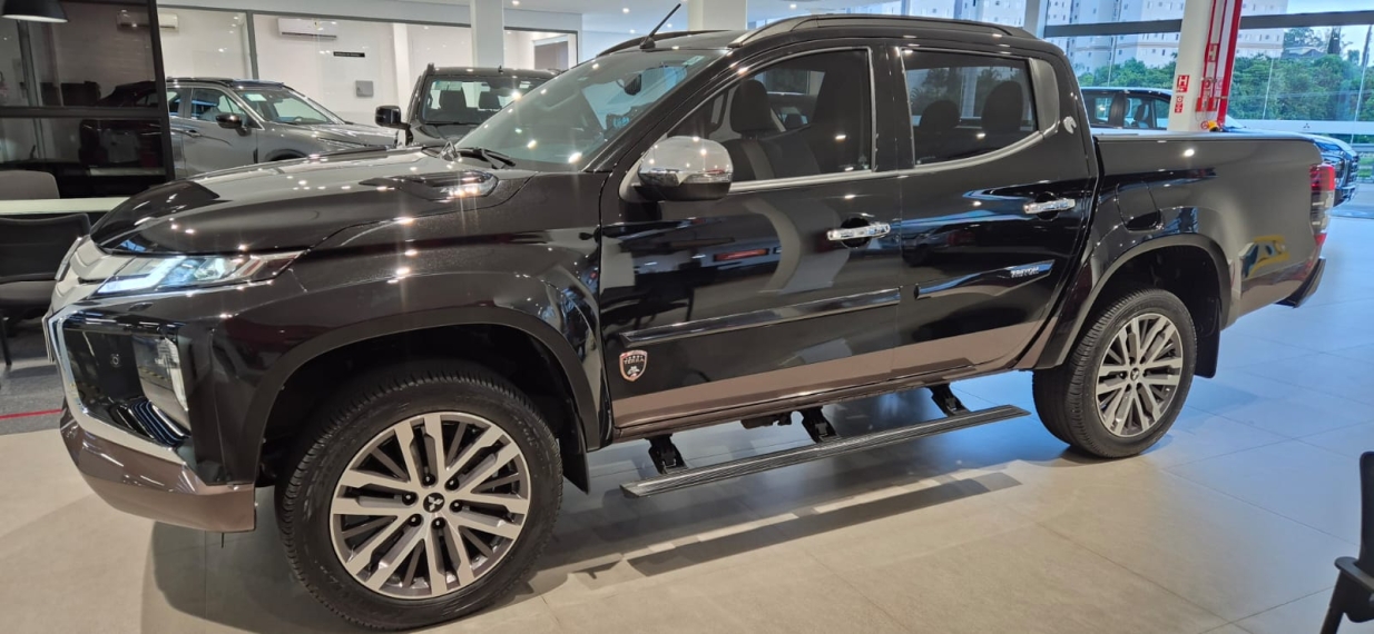 Mitsubishi-L200 TRITON-2.4 16V TURBO DIESEL SPORT HPE-S TERRA CD 4P 4X4 AUTOMÁTICO
