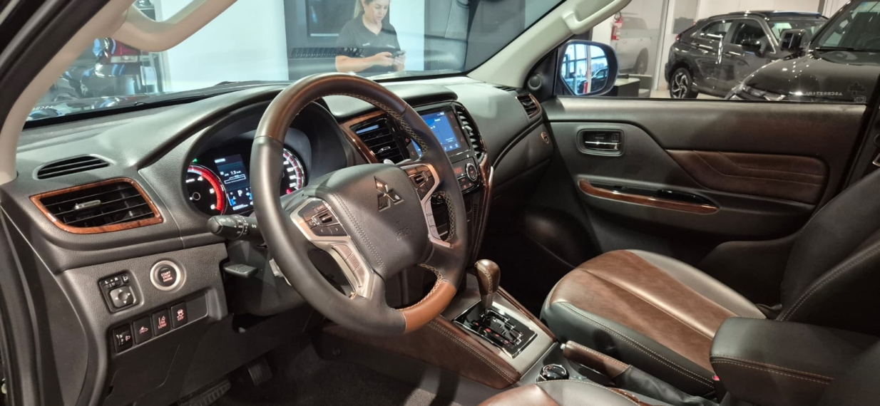 Mitsubishi-L200 TRITON-2.4 16V TURBO DIESEL SPORT HPE-S TERRA CD 4P 4X4 AUTOMÁTICO