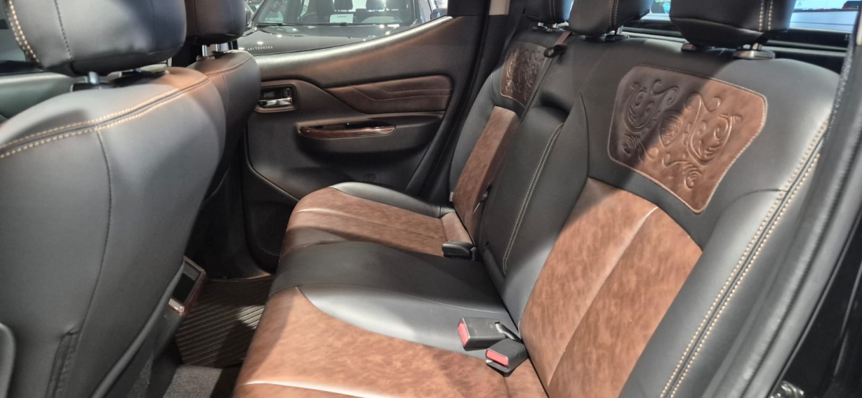 Mitsubishi-L200 TRITON-2.4 16V TURBO DIESEL SPORT HPE-S TERRA CD 4P 4X4 AUTOMÁTICO