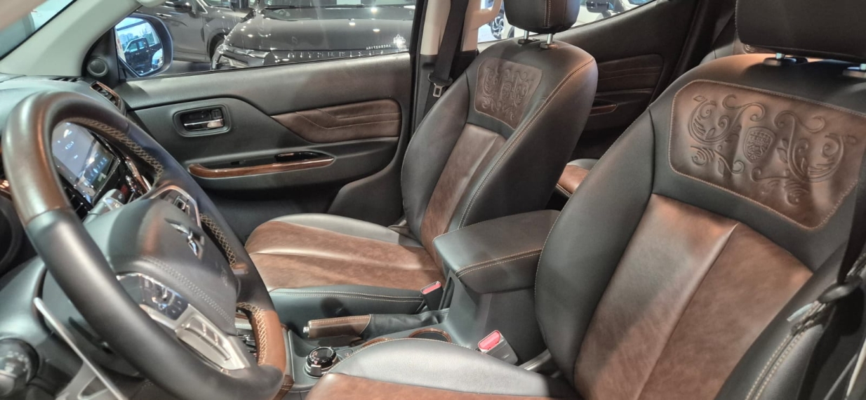 Mitsubishi-L200 TRITON-2.4 16V TURBO DIESEL SPORT HPE-S TERRA CD 4P 4X4 AUTOMÁTICO