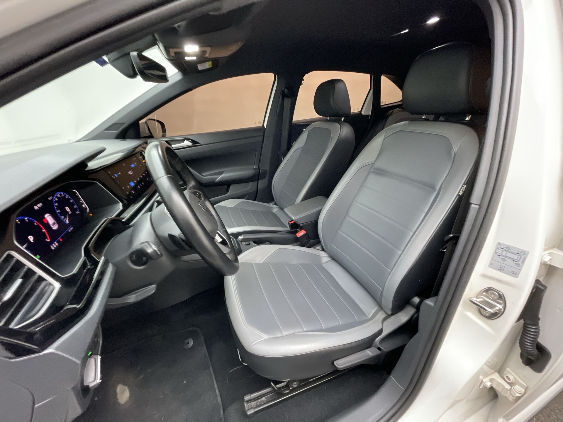 Nivus Highline 1.0 200 TSI Flex Aut.