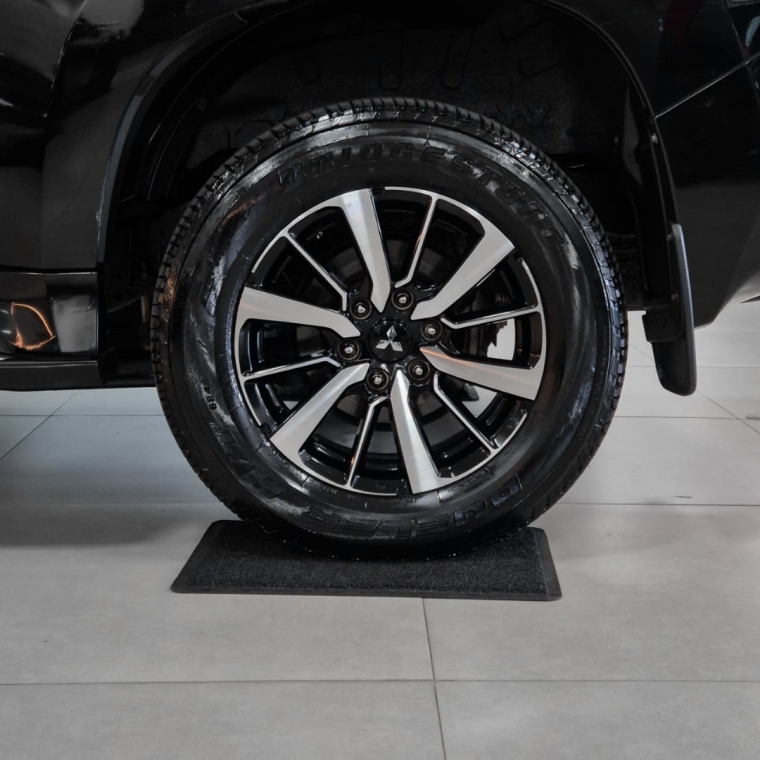 Mitsubishi-PAJERO SPORT-2.4 16V MIVEC TURBO DIESEL HPE AWD AUTOMÁTICO