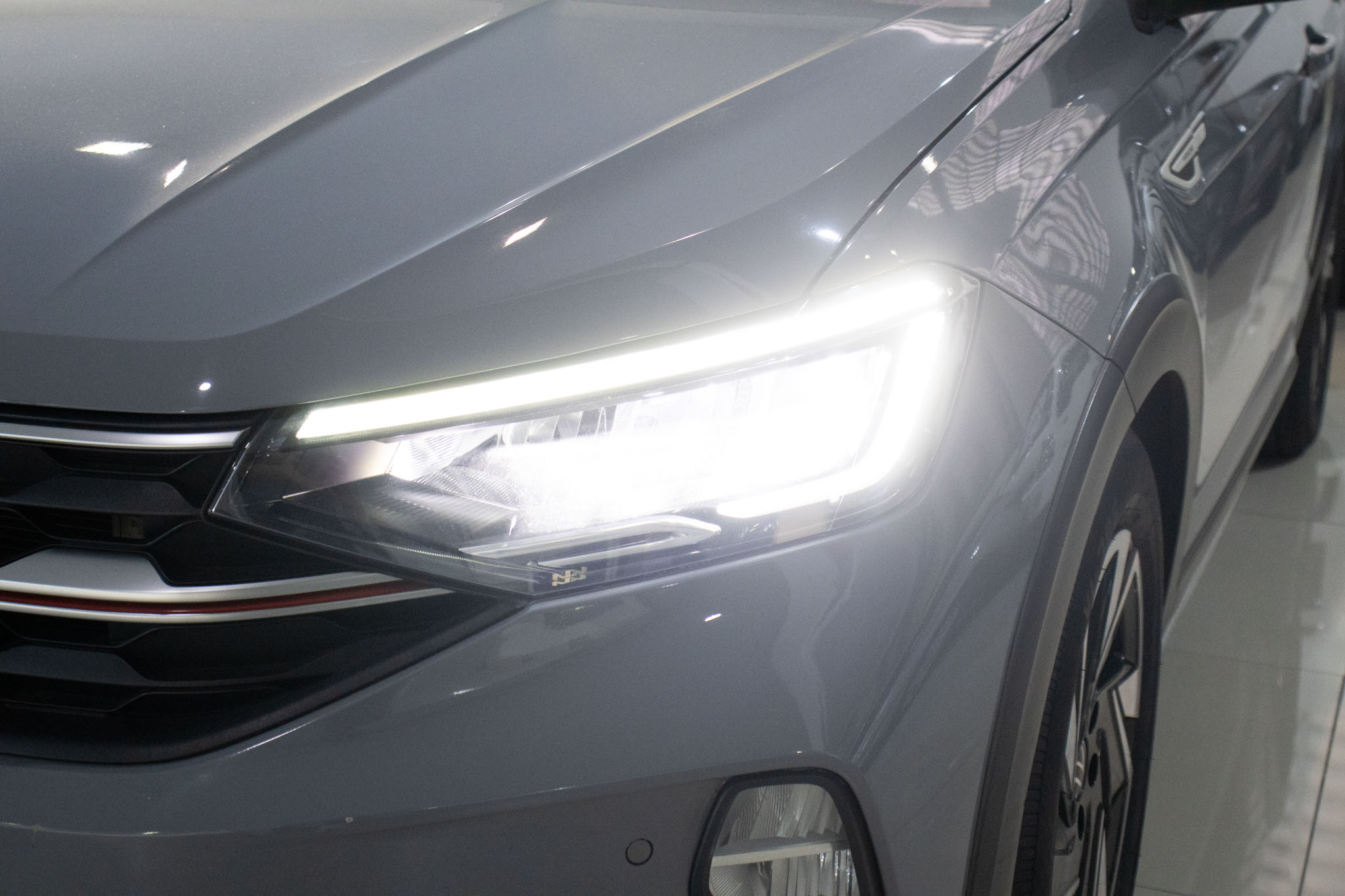 VW - Volkswagen-Nivus-Nivus Highline 1.0 200 TSI Flex Aut.