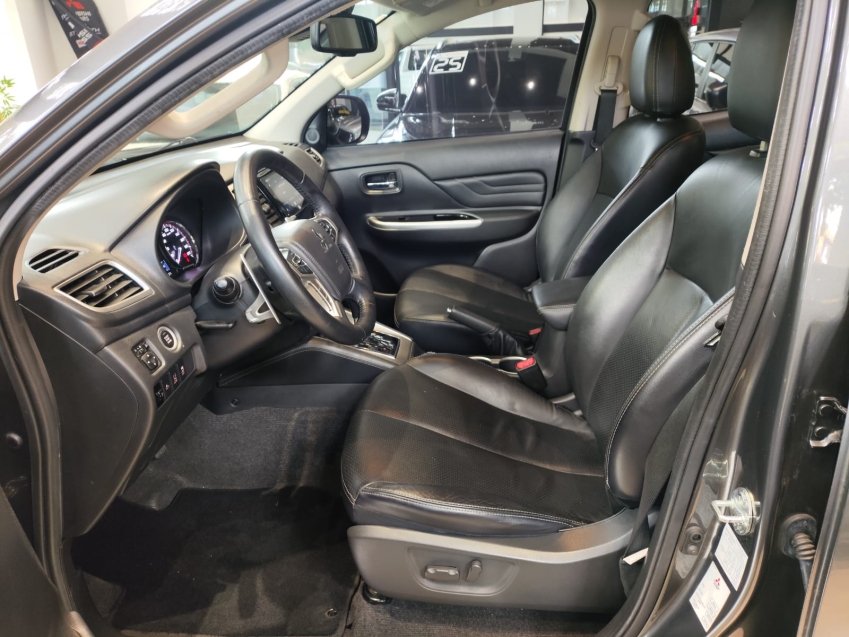 Mitsubishi-L200 TRITON-2.4 16V TURBO DIESEL SPORT HPE-S CD 4P 4X4 AUTOMÁTICO