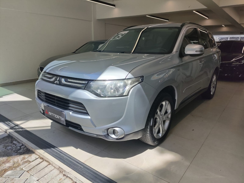 Mitsubishi-OUTLANDER-3.0 GT 4X4 V6 24V GASOLINA 4P AUTOMÁTICO