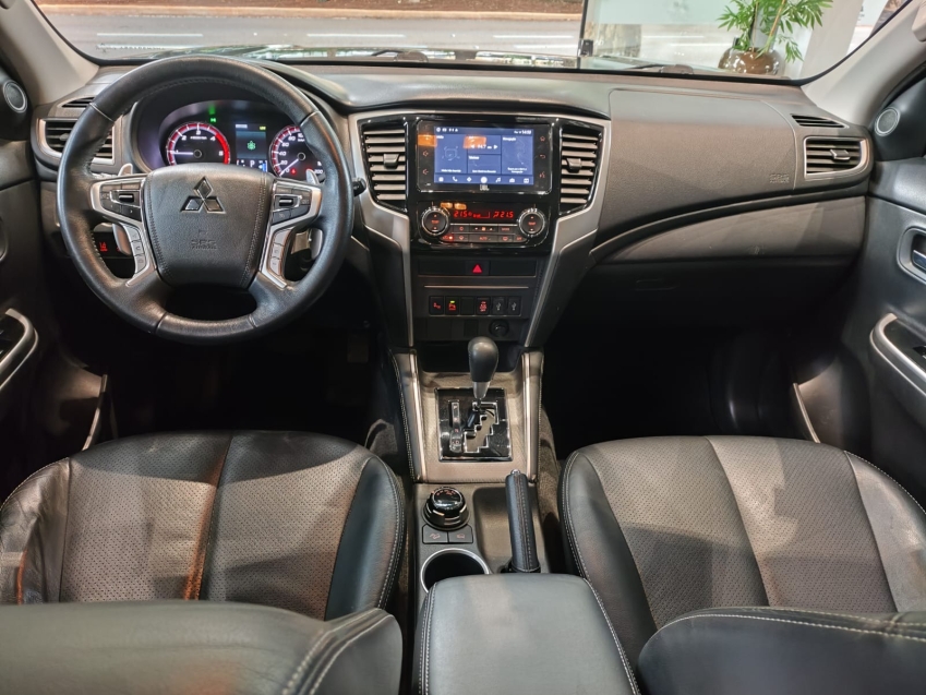 Mitsubishi-L200 TRITON-2.4 16V TURBO DIESEL SPORT HPE-S CD 4P 4X4 AUTOMÁTICO