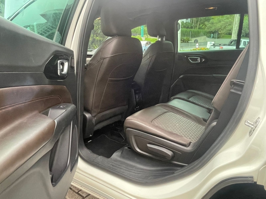 Jeep-COMMANDER-1.3 T270 TURBO FLEX OVERLAND AT6