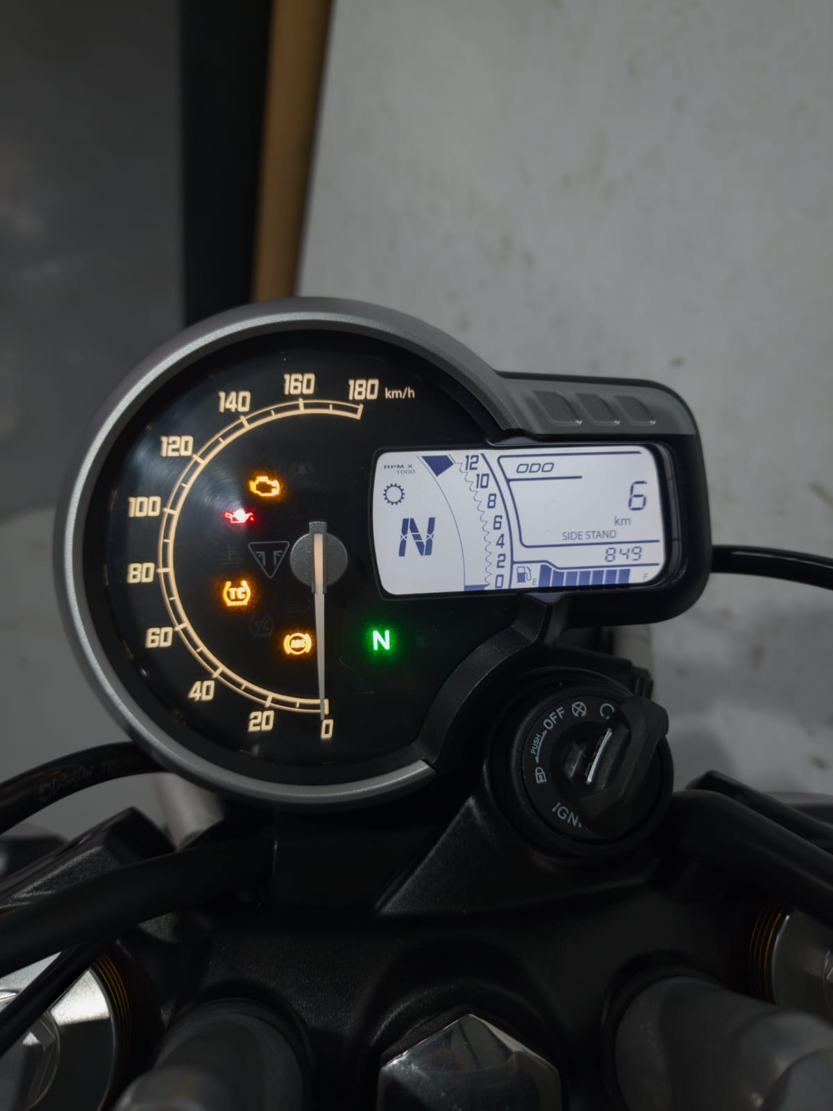 TRIUMPH-SCRAMBLER-SCRAMBLER 400X