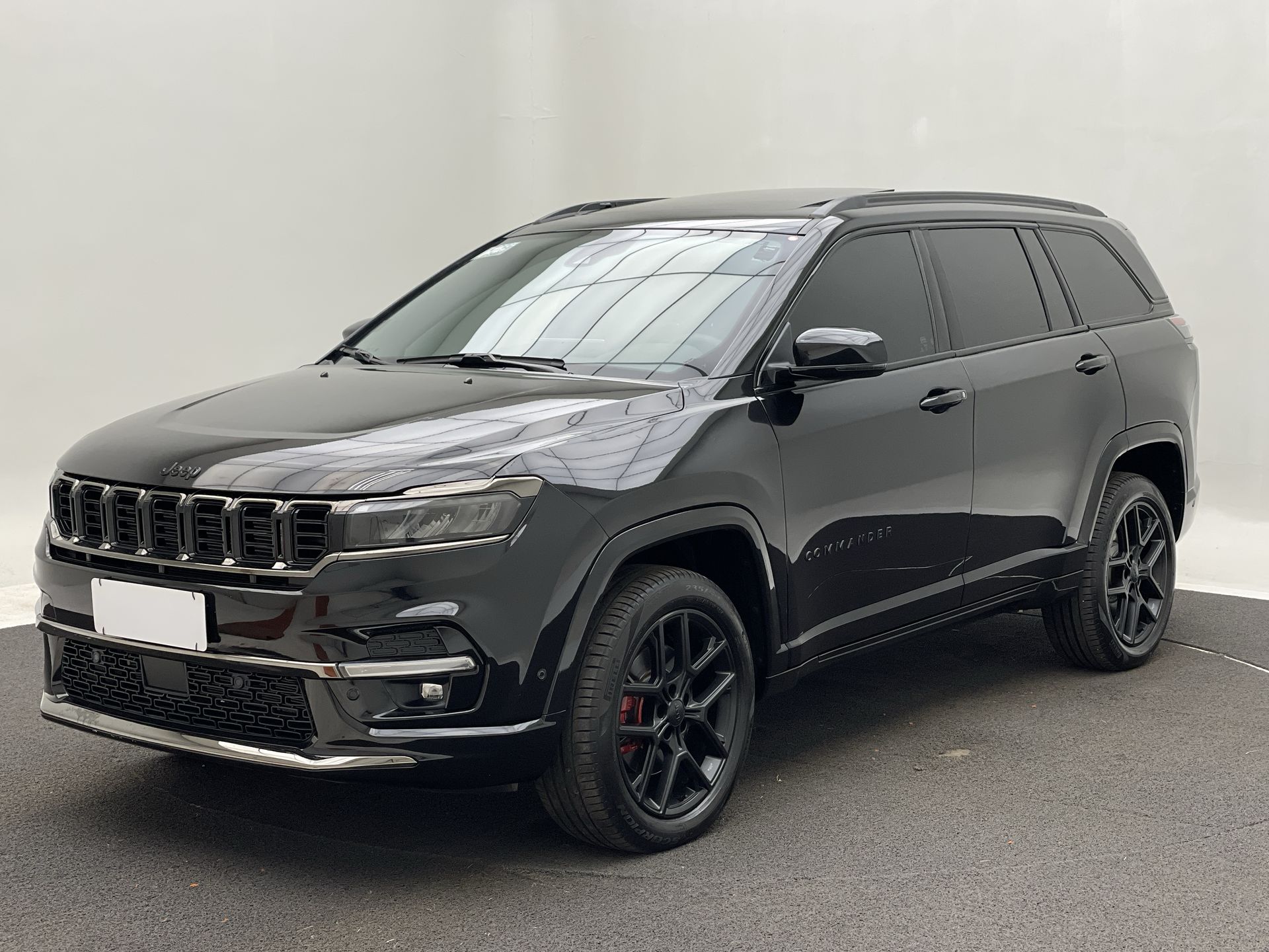 Commander Black Hurricane 2.0 4x4 TB Aut