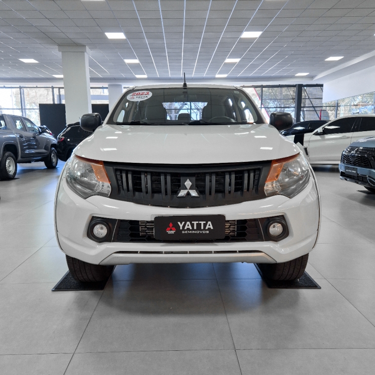 Mitsubishi-L200 TRITON-2.4 16V TURBO DIESEL GL CD 4X4 MANUAL