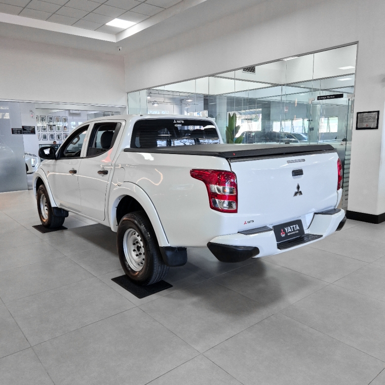 Mitsubishi-L200 TRITON-2.4 16V TURBO DIESEL GL CD 4X4 MANUAL