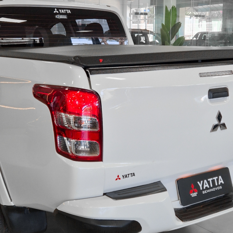 Mitsubishi-L200 TRITON-2.4 16V TURBO DIESEL GL CD 4X4 MANUAL