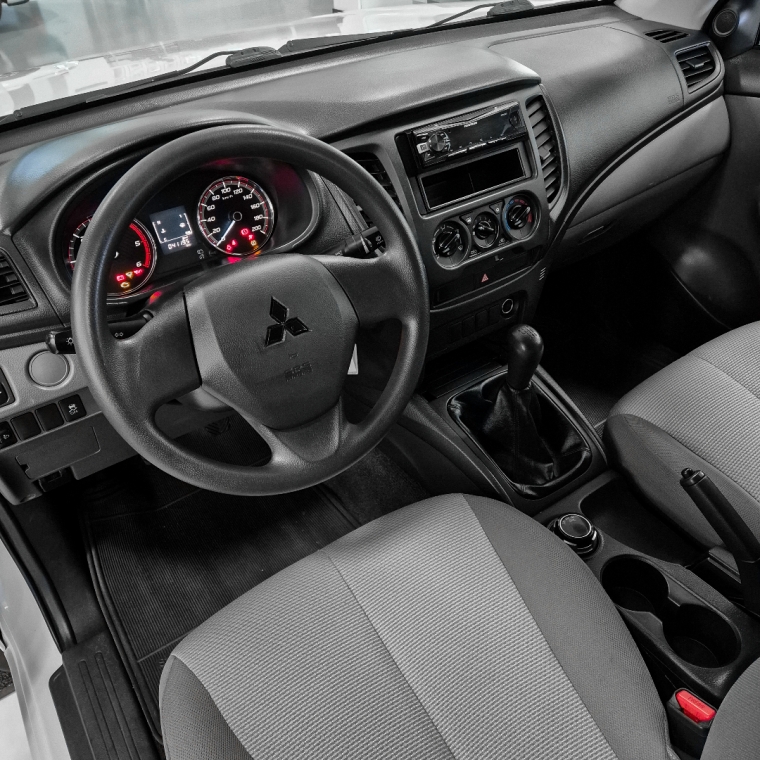 Mitsubishi-L200 TRITON-2.4 16V TURBO DIESEL GL CD 4X4 MANUAL