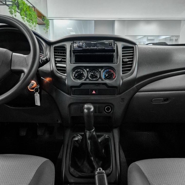 Mitsubishi-L200 TRITON-2.4 16V TURBO DIESEL GL CD 4X4 MANUAL