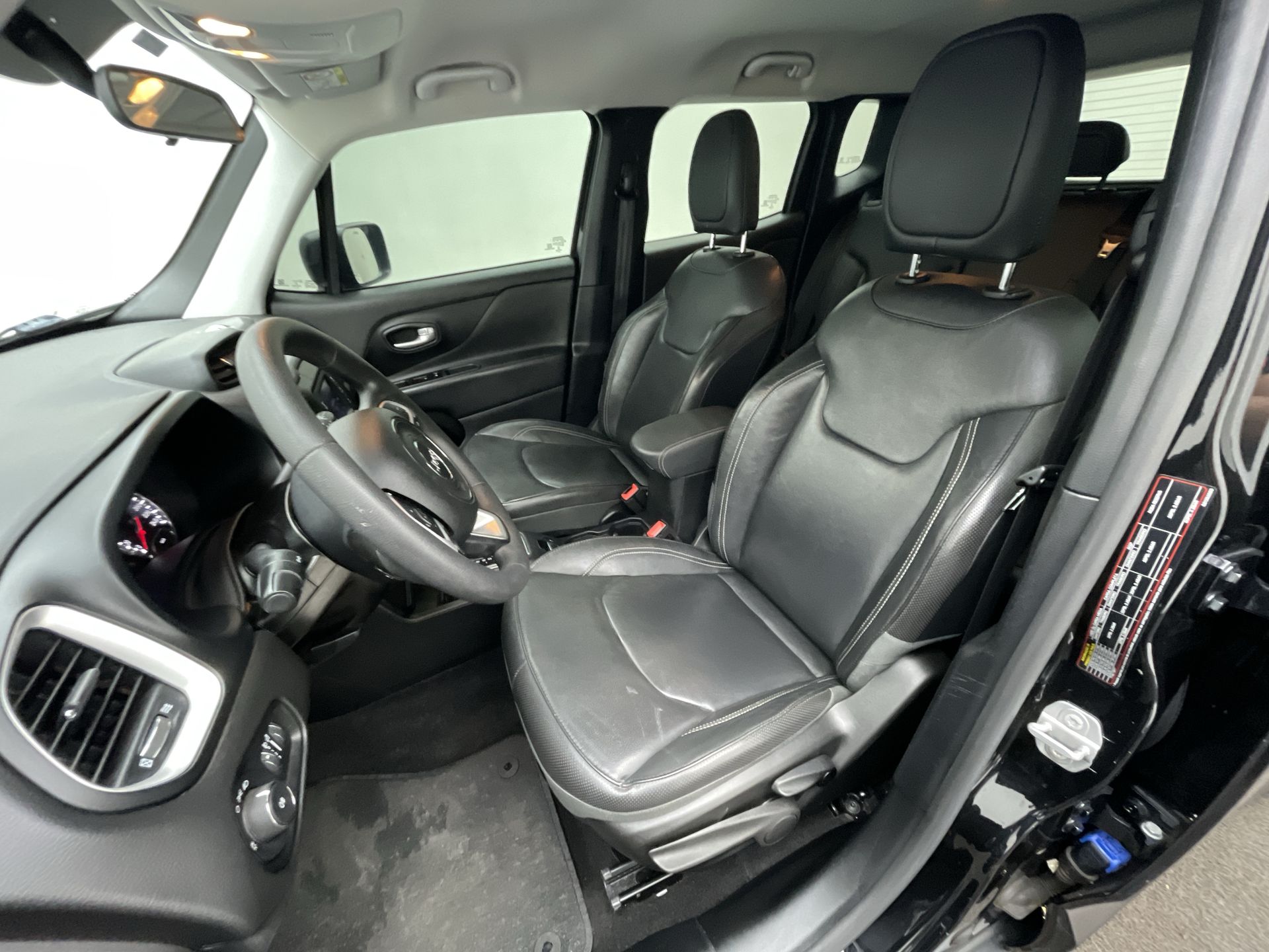 Jeep-RENEGADE-Renegade Sport 1.8 4x2 Flex 16V Aut.